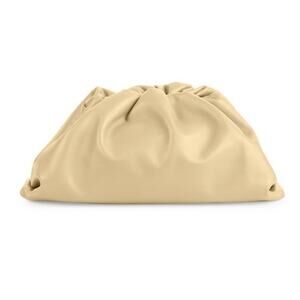 Bottega Veneta The Pouch Large Gathered Leather Clutch in Porridge – NWT